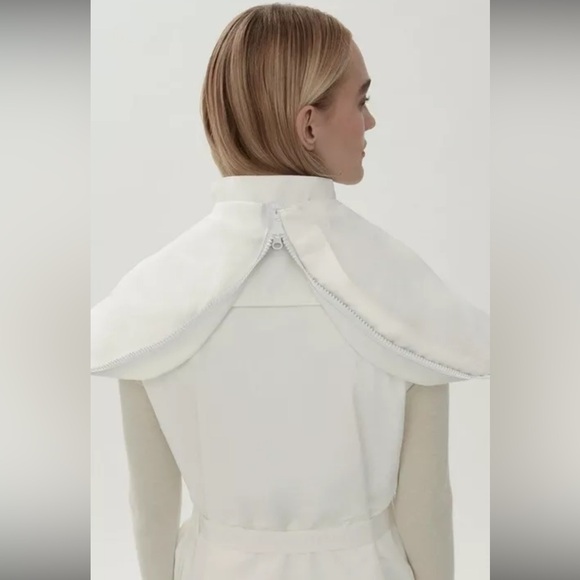 🪿🇨🇦🍁Canada Goose Belted Chaka with Hood Vest in White size Small - Picture 8 of 10